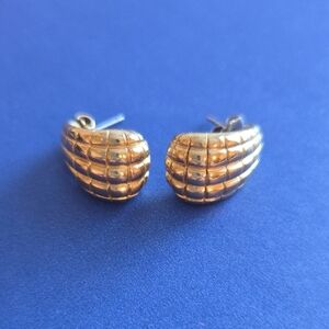 Avon Gold Textured Earrings